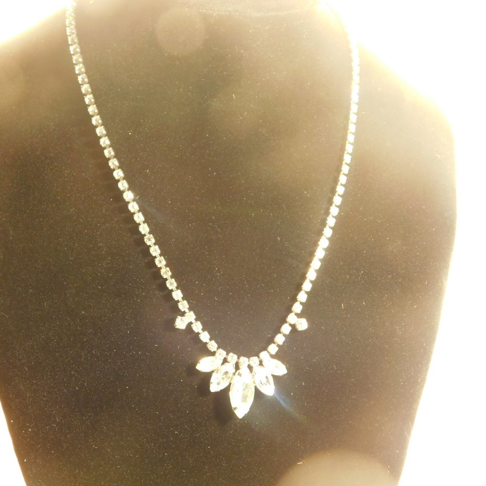 JEWELRY - Picture 3 of 8